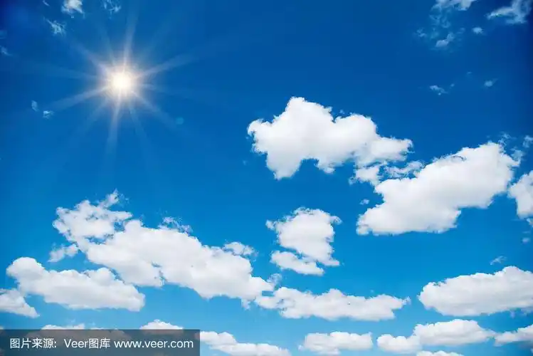 太阳和阳光在蓝天白云