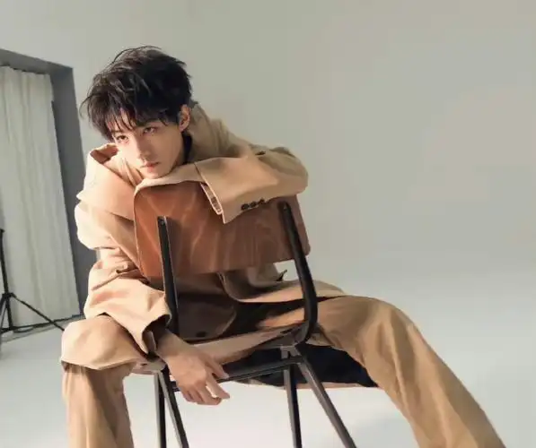 王俊凯 巴黎时装周