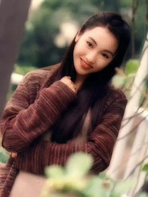 一位与很多明星合作过的摄影师说:年轻时的黎姿到底有多迷人?