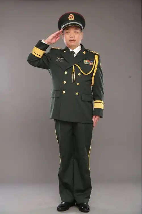 红师教育范进忠的军装照
