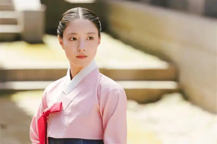 《大长今》最美宫女李世荣曝片场趣事:被俊昊解衣带是即兴演出_friday