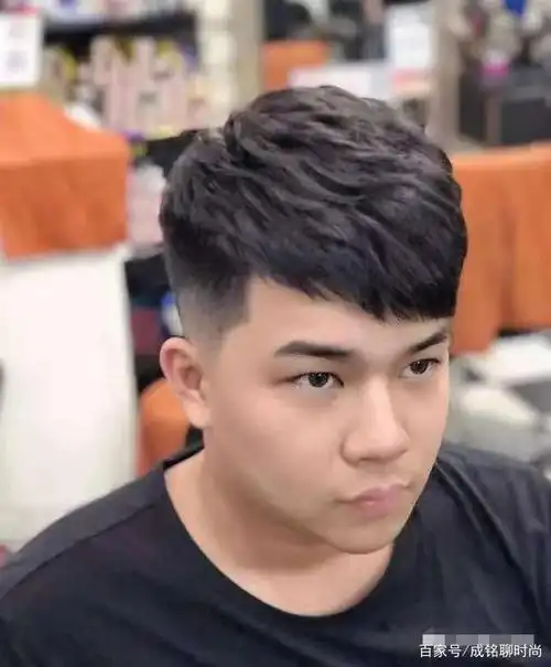 适合男生胖脸的烫发发型_发型图片