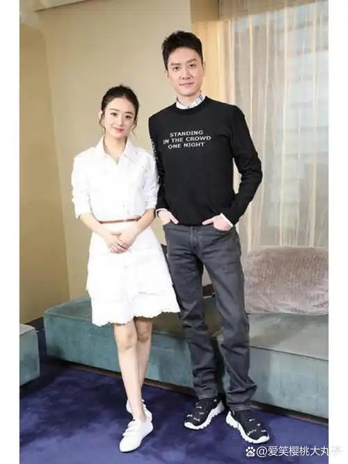 赵丽颖冯绍峰一家三口聚餐,难道他们复婚了 前日,有媒体拍到,赵丽颖和