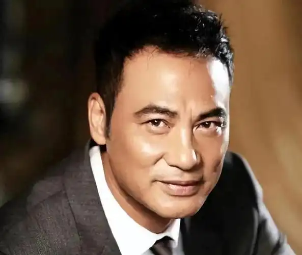 任达华是一位备受尊敬的演员,他在演艺圈中拥有着广泛的知名度和影响