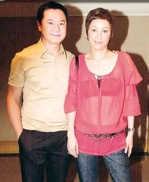 余安安,做备胎嫁周润发多次被赶出家门,临近晚年却交小22岁男友