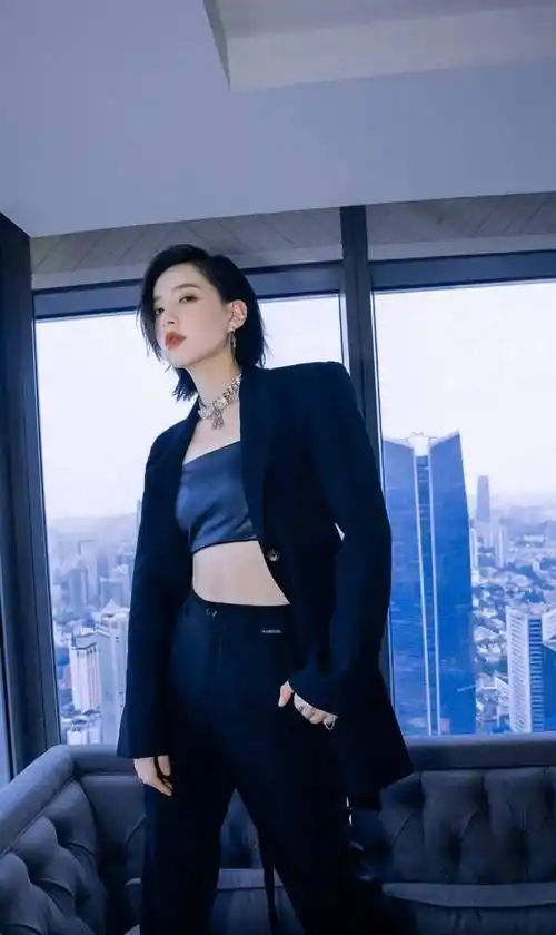 这一次,c位锦鲤李斯丹妮,是时候证明自己了.姐姐们都你追我赶起来吧!