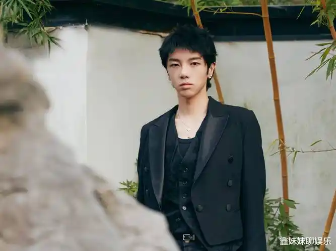 华晨宇与许晴同居传闻,年龄差距引热议,幸福满满打破界限_感情_生活