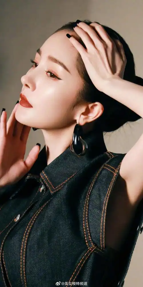 杨幂大花质感写真