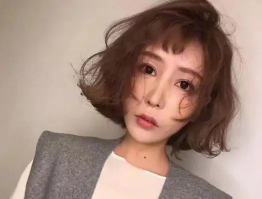 头尖的女孩怎样选发型 蓬松发型非常适合头顶尖的女生 - 发型设计