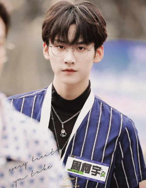 《创4》也挺出圈的,而去年王艺瑾出道后就没什么消息了,希望周柯宇