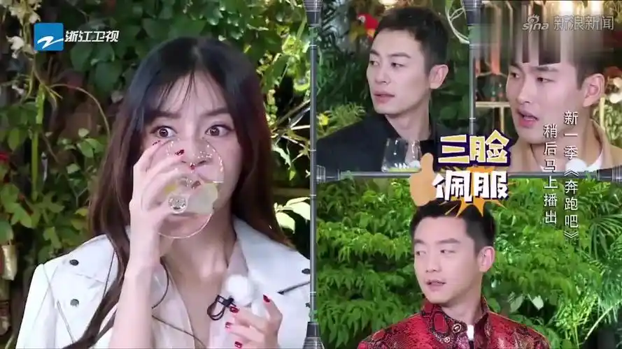 小品:贾玲迟到,还吃着面包闯进教室,迟到理由让人发笑