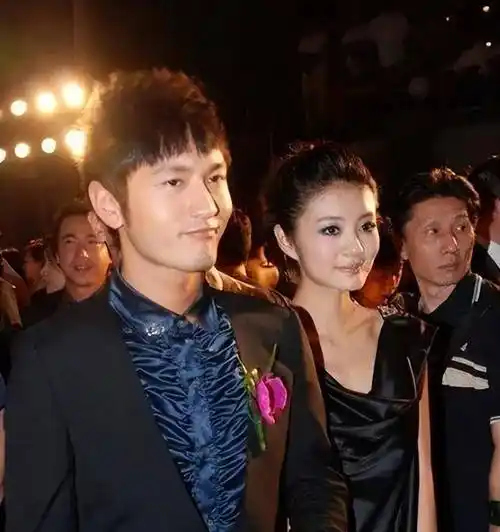 原创内防咸猪手外躲富商搂内娱的乱象超出想象多少女孩代价惨痛