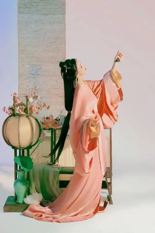 杨颖端午节写真曝光,穿粉色古装吹长笛,天生丽质美出新高度