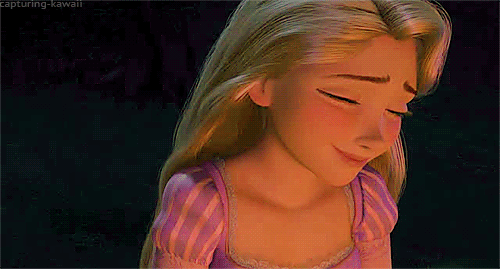 金发长发公主微笑gif动图_动态图_表情包下载_soogif