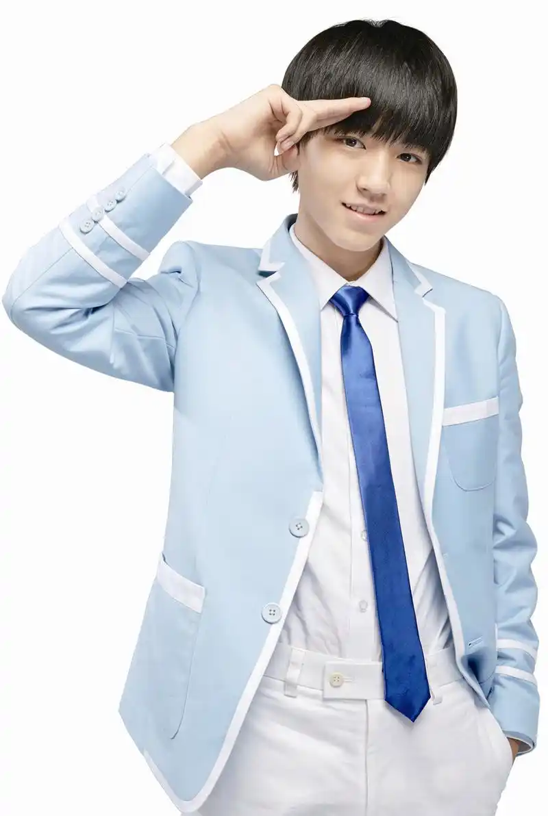 tfboys队长王俊凯今天19岁了,青春修炼仍在进行中