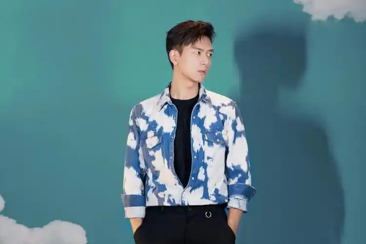 年度人气演员李现,高清壁纸图片,大陆明星-回车桌面