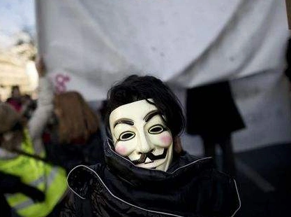 二次世界大战,英国沦为殖民地,一名自称"v"的蒙面怪客处处与政府为敌