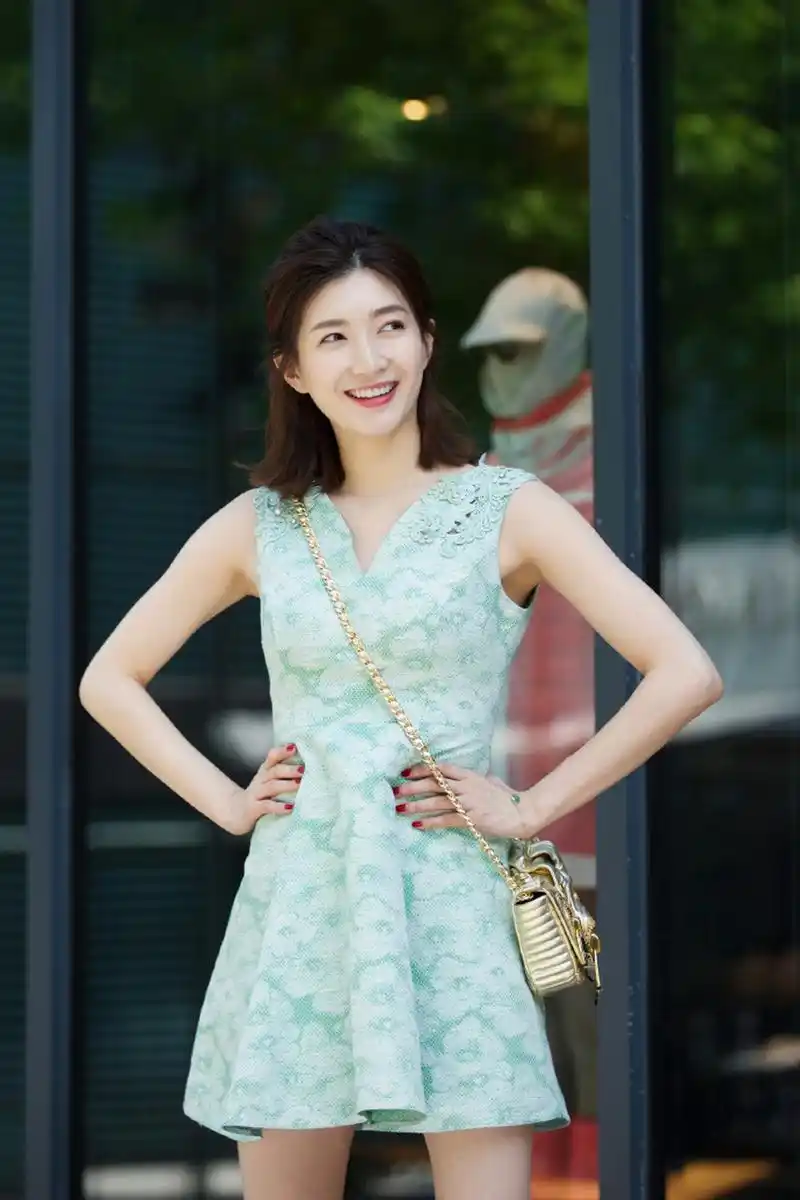 江疏影 早期街拍秀[鲜花][鲜花]