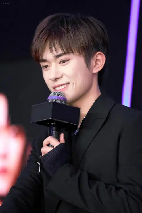 清扬品牌代言人易烊千玺##四字 易烊千玺 yyqx 四字弟弟