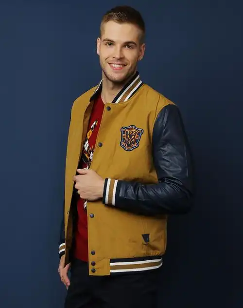 美国pvh集团旗下izodpu拼接 男式骆驼褐棒球服 防风保暖a11154jb04