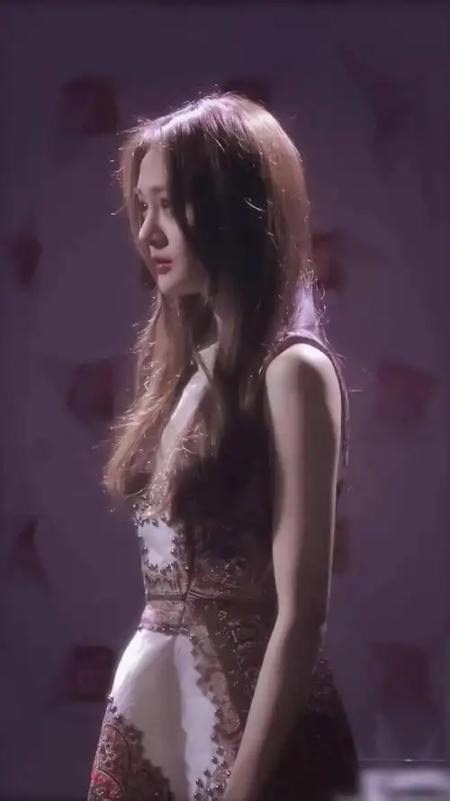 看完郑爽的侧颜照,粉丝顿时不淡定了:这还是那个小仙女吗?