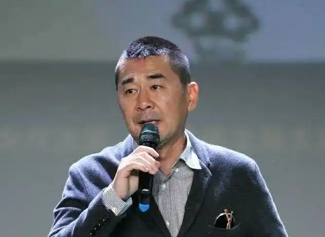 原创49岁陈建斌,老将出马一个顶仨