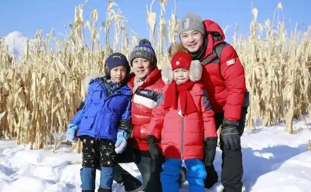 回顾55岁蔡国庆官宣喜讯:这辈子最幸运的事,就是路上捡到一个老婆