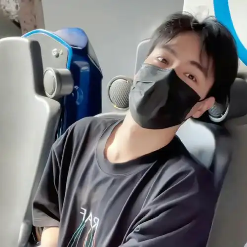 胡一天超话一些素颜帅哥的苏感瞬间#胡一天 请和这样的我恋爱吧