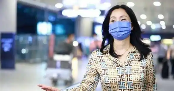 陶虹也难逃"中年发福",幸好靠穿搭能加分,但素颜看着有点憔悴_面料