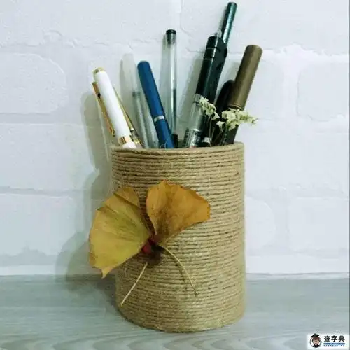 旧物改造笔筒纸巾筒_环保手工制作-查字典幼儿网