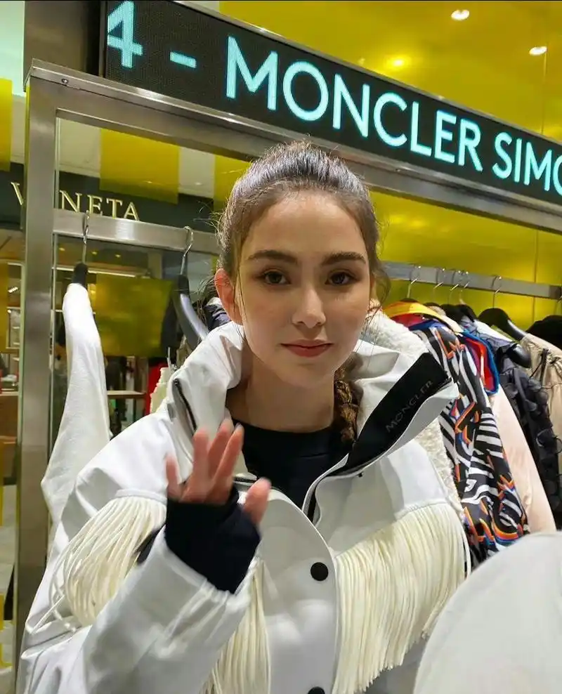 路人视角下昆凌的素颜照,还是那么的漂亮[鼓掌][鼓掌]