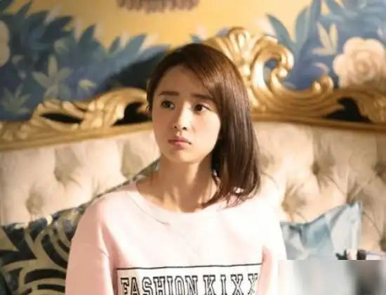 另外塑造一个逼真的情节,演员的付出也是分不开的,为了拍好水里戏,胡