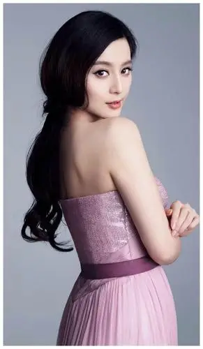 范冰冰:被日媒盛赞"四千年一见的美貌",五官精致标准美人脸