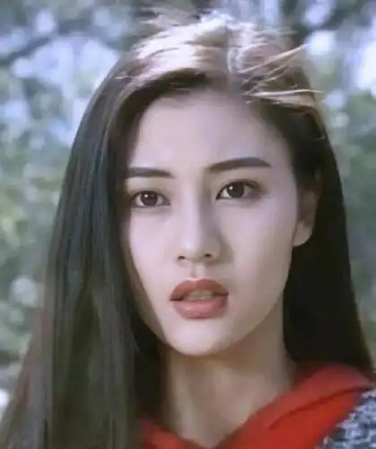 李嘉欣罕见晒与老公合影,粉色长发公主风十足,状态不错显年轻