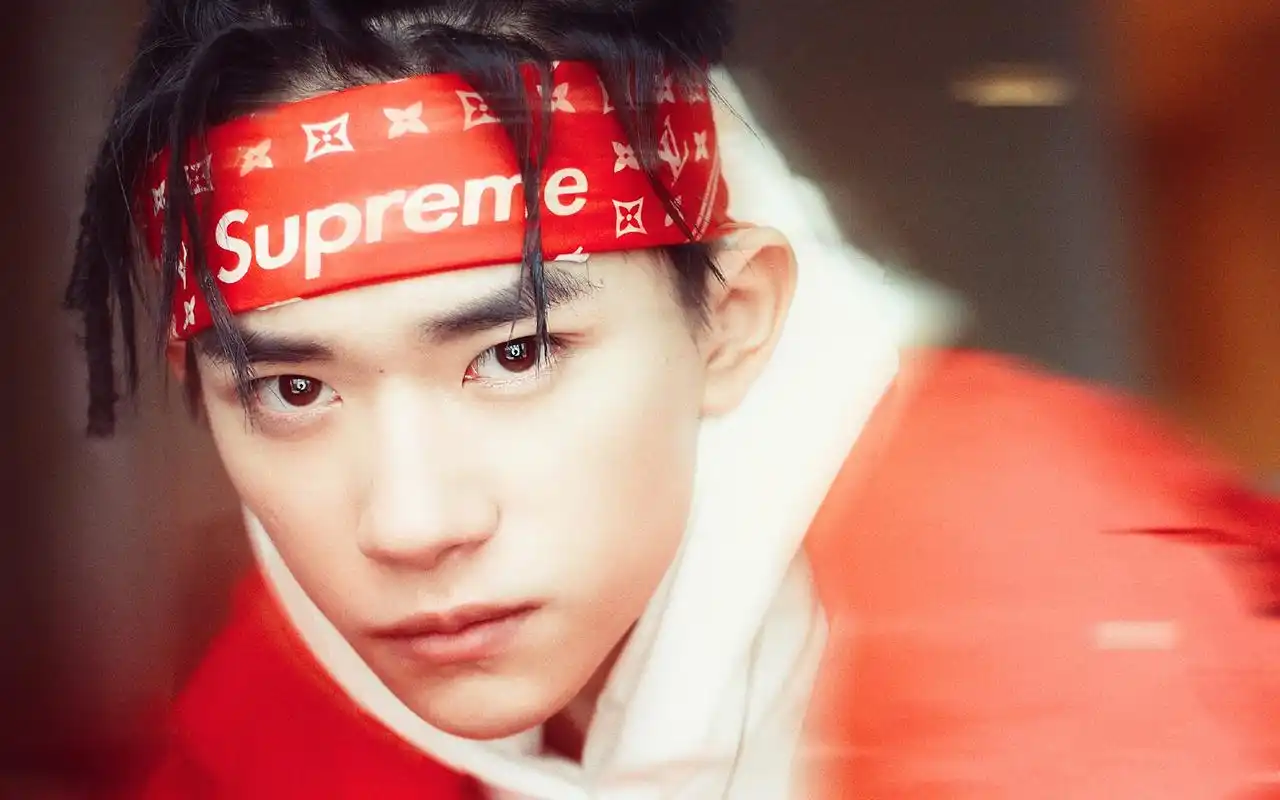 易烊千玺《这就是街舞》帅气图片桌面壁纸