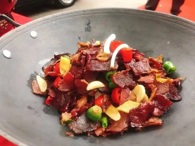 大厨拿手的招牌菜石锅黄牛肉做好此菜要掌握好这3个关键