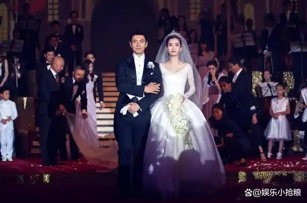 李冰冰和王思聪的到来,作为伴娘和伴郎的身份,为这壮观的场面增添了