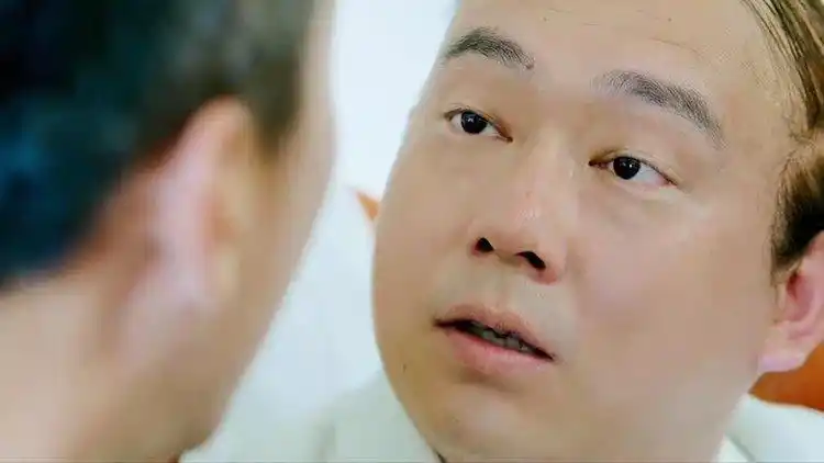 分手大师:大师被车溅了一身水,竟然是唐大山的车