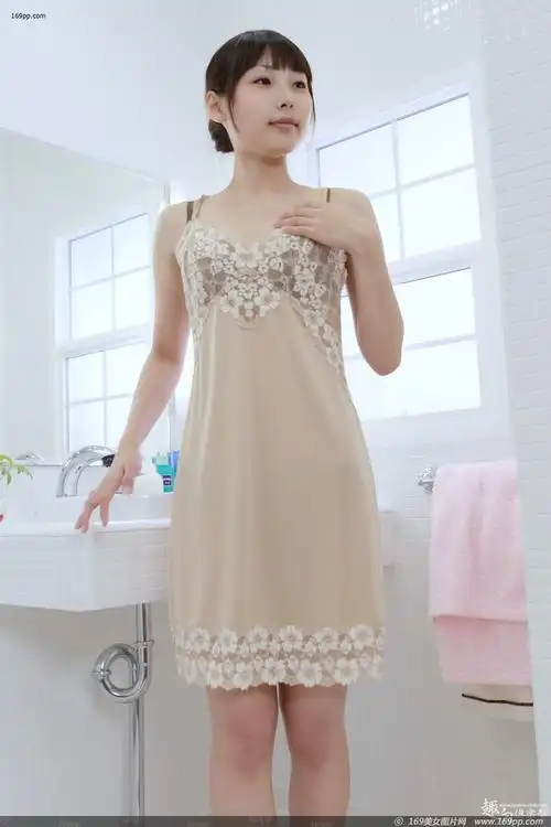 美女写真 楚楚可怜丰乳翘臀美女水嫩肌肤大胆豹纹情趣内衣喷血诱惑