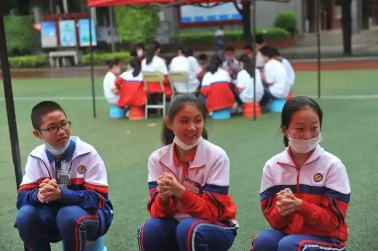 聆听成长声音,呵护少年初心——记厦门六中"生如夏花,阳光心语"学生