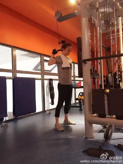 36岁张韶涵惊艳复出为达最好状态上台前疯狂健身