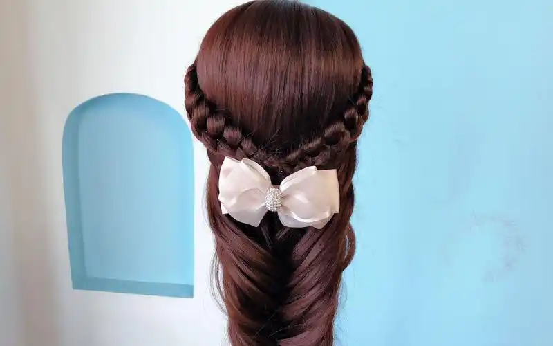 一款时尚又优雅的甜美淑女编发教程能体现柔和与精致的秀气味道