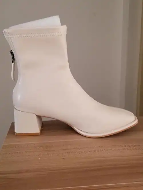 白色短靴