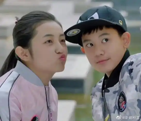 张子枫胡先煦复刻七年前的合照