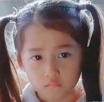 鹿晗哪捡来的宝贝?关晓彤童年照被翻出,才懂得什么叫做高攀不起