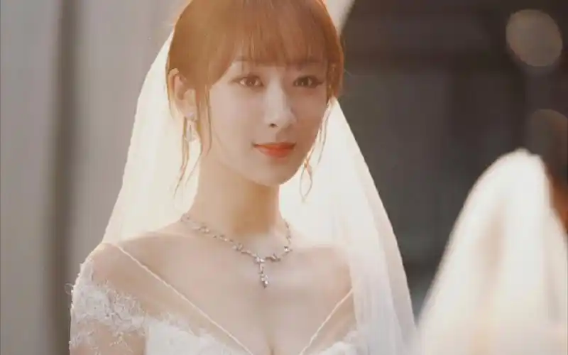 杨紫‖余生请多指教里面的婚纱造型好美呀!好喜欢!