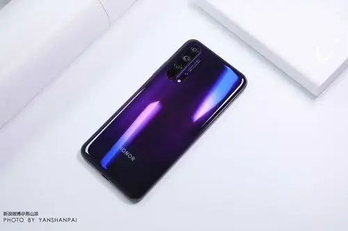 华为荣耀20pro256g武汉2680送蓝牙耳机