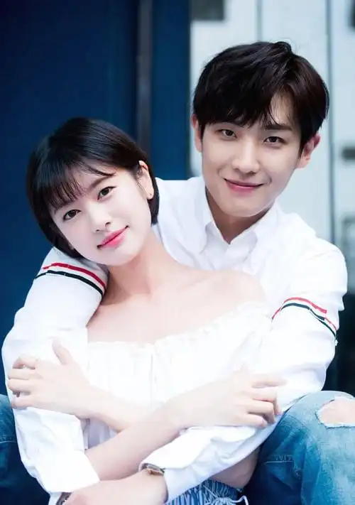 李准在入伍前接受采访时,当着镜头的面喊话女朋友,"郑素敏,你曾经说过