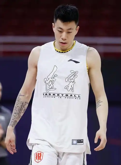 张镇麟代表菲尼克斯太阳出战夏季联赛