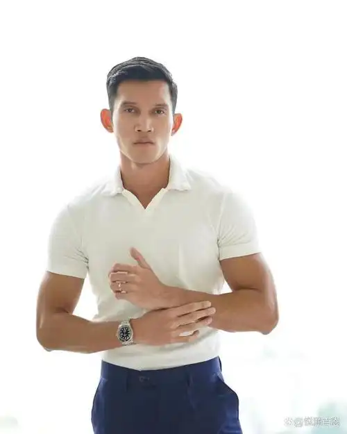 90后肌肉男告诉你好身材是练出来的浑身的阳刚之气真给力